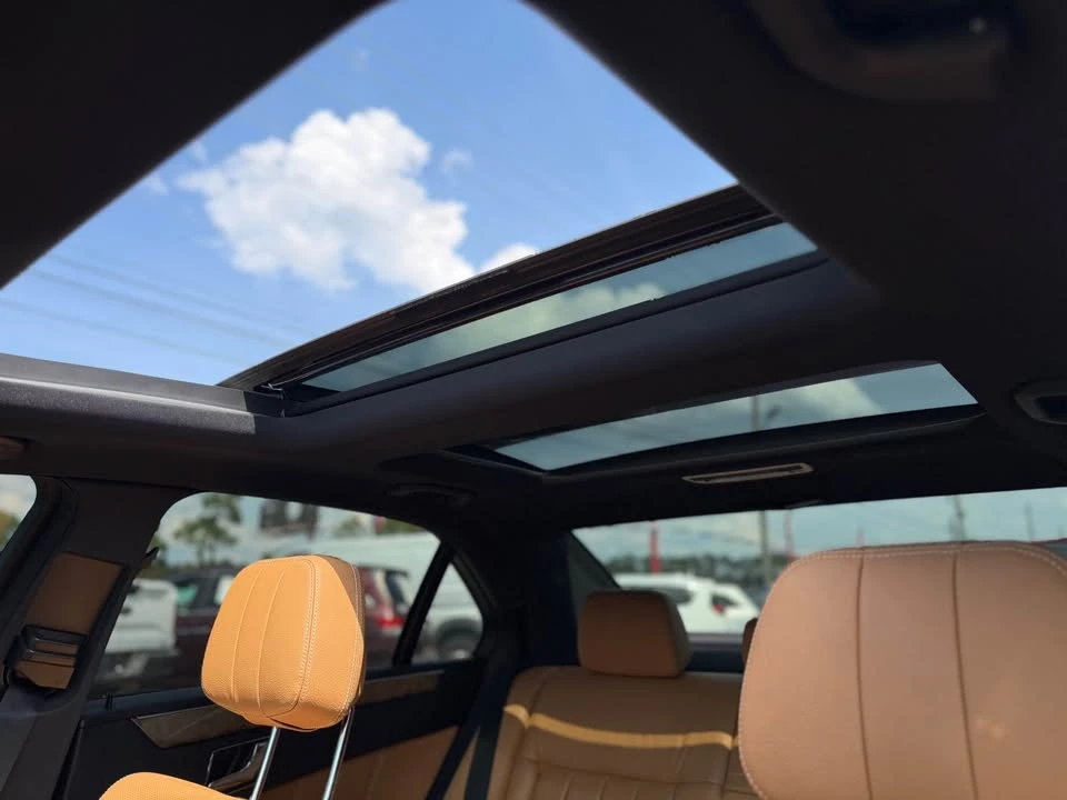 2011 Mercedes-Benz W212 E-Class - Image 11 of 12