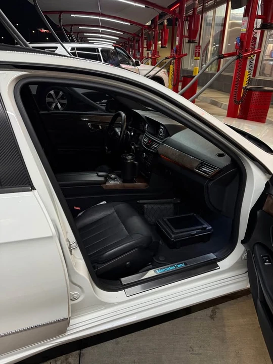 2011 Mercedes-Benz W212 E-Class - Image 9 of 15
