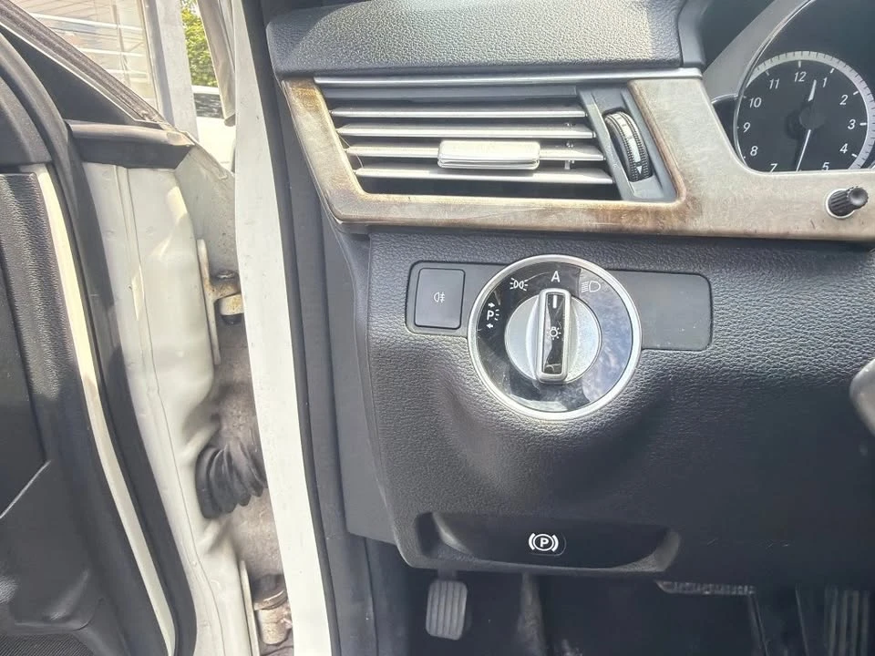2011 Mercedes-Benz W212 E-Class - Image 10 of 15