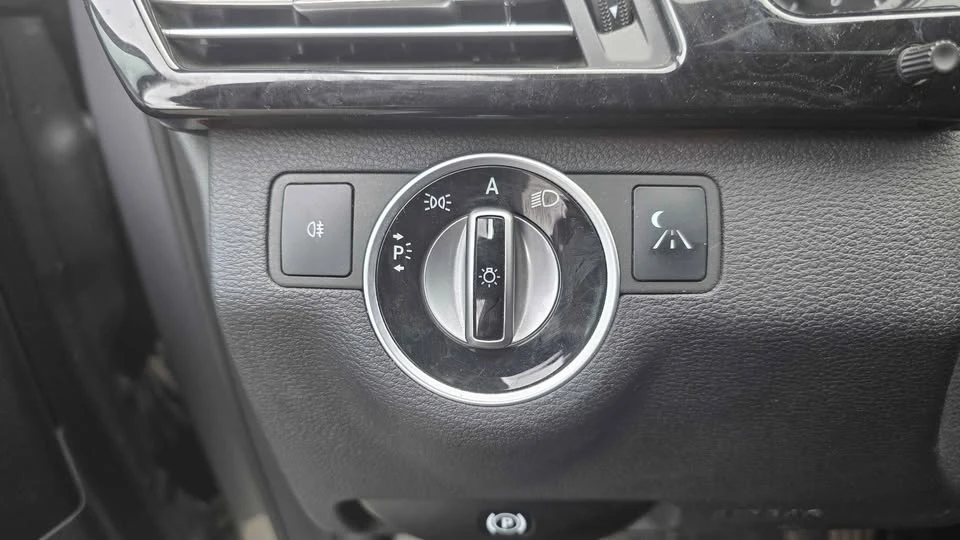 2011 Mercedes-Benz W212 E-Class - Image 9 of 13