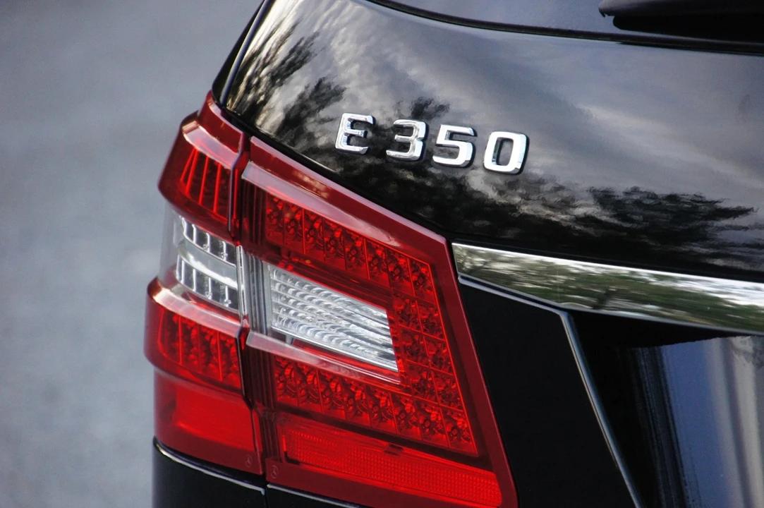 2011 Mercedes-Benz W212 E-Class - Image 7 of 20
