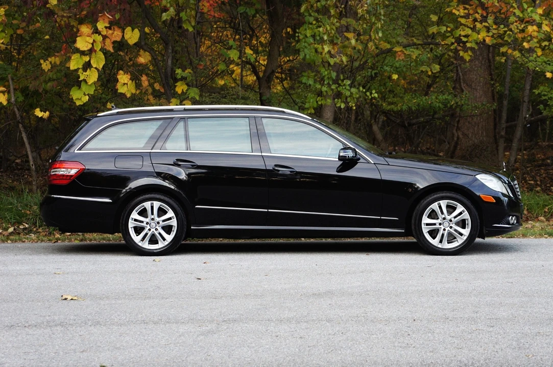 2011 Mercedes-Benz W212 E-Class - Image 2 of 20