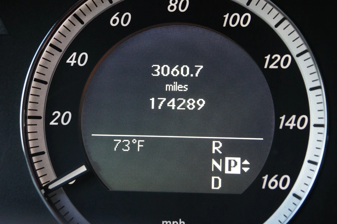 2011 Mercedes-Benz W212 E-Class - Image 18 of 20
