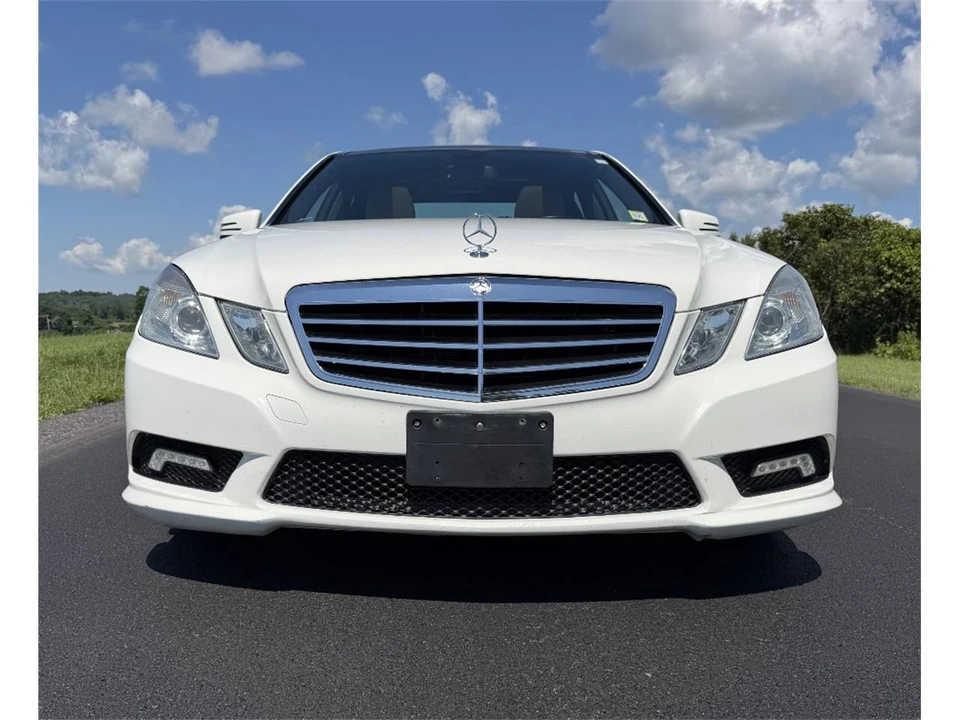 2011 Mercedes-Benz W212 E-Class - Image 2 of 24