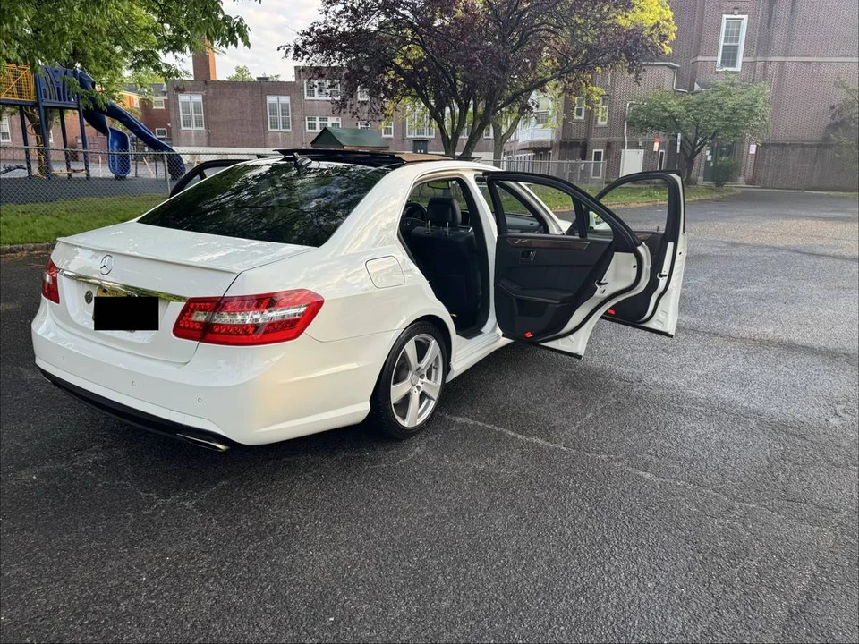 2011 Mercedes-Benz W212 E-Class - Image 9 of 20