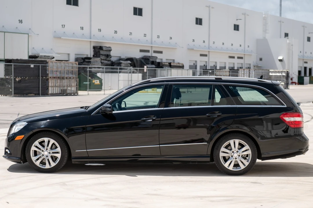 2011 Mercedes-Benz W212 E-Class - Image 3 of 10