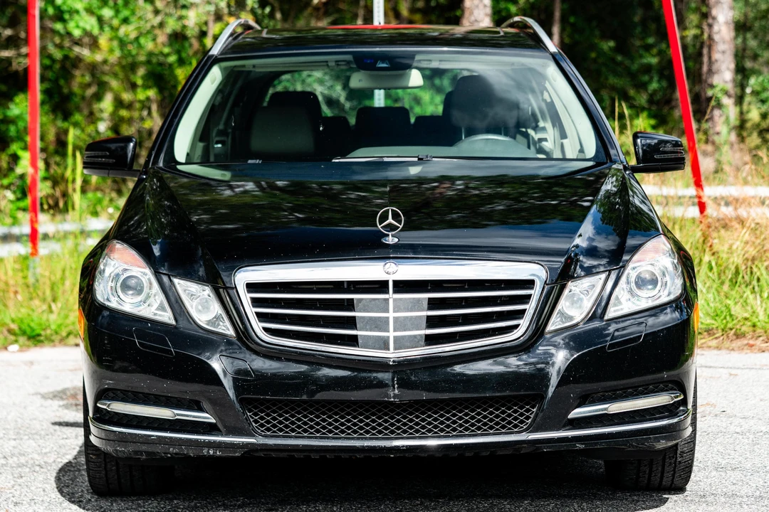2011 Mercedes-Benz W212 E-Class - Image 2 of 31