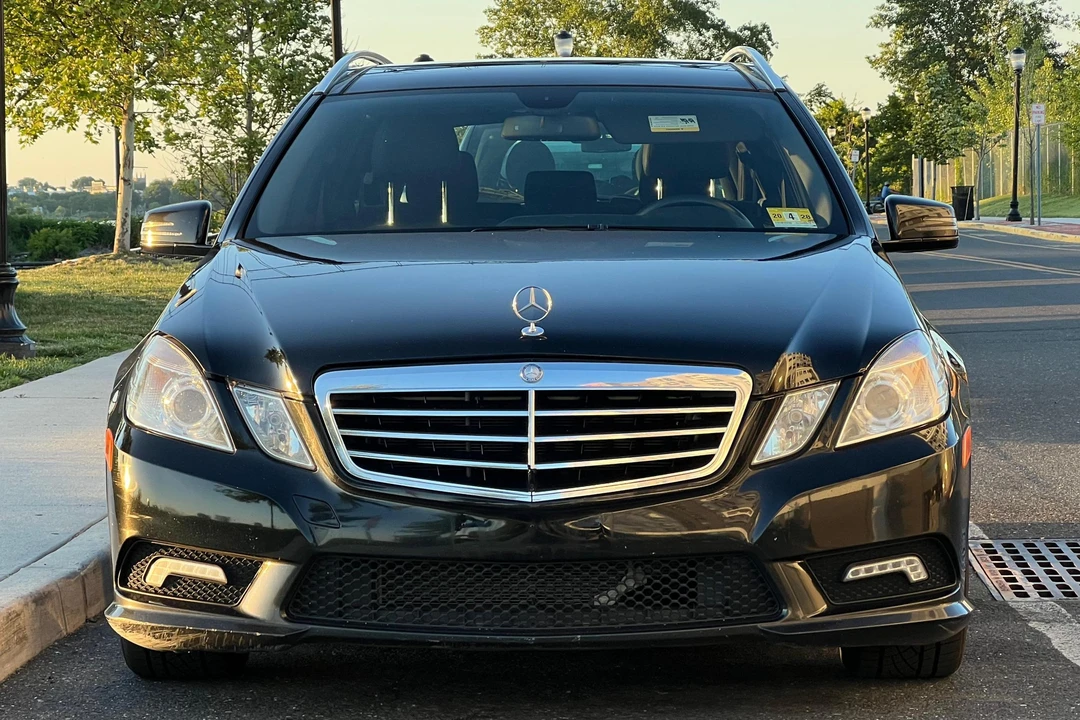2011 Mercedes-Benz W212 E-Class - Image 2 of 31