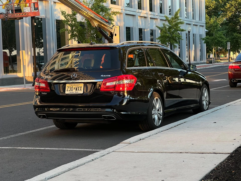 2011 Mercedes-Benz W212 E-Class - Image 10 of 31