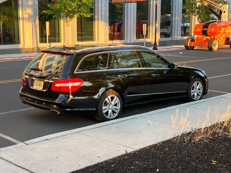 2011 Mercedes-Benz W212 E-Class - Image 11 of 31
