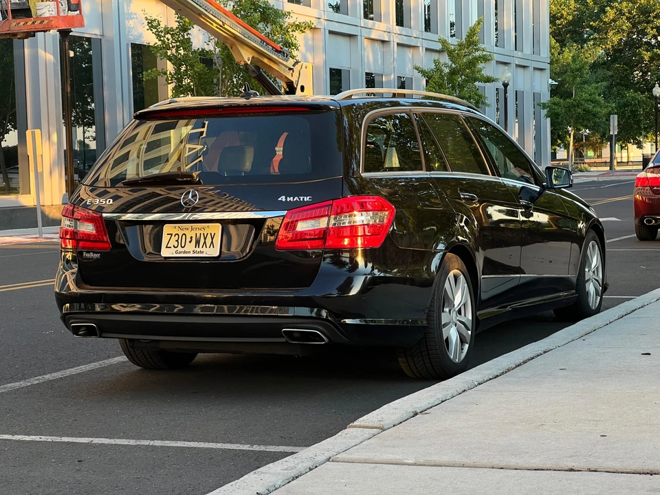 2011 Mercedes-Benz W212 E-Class - Image 9 of 31