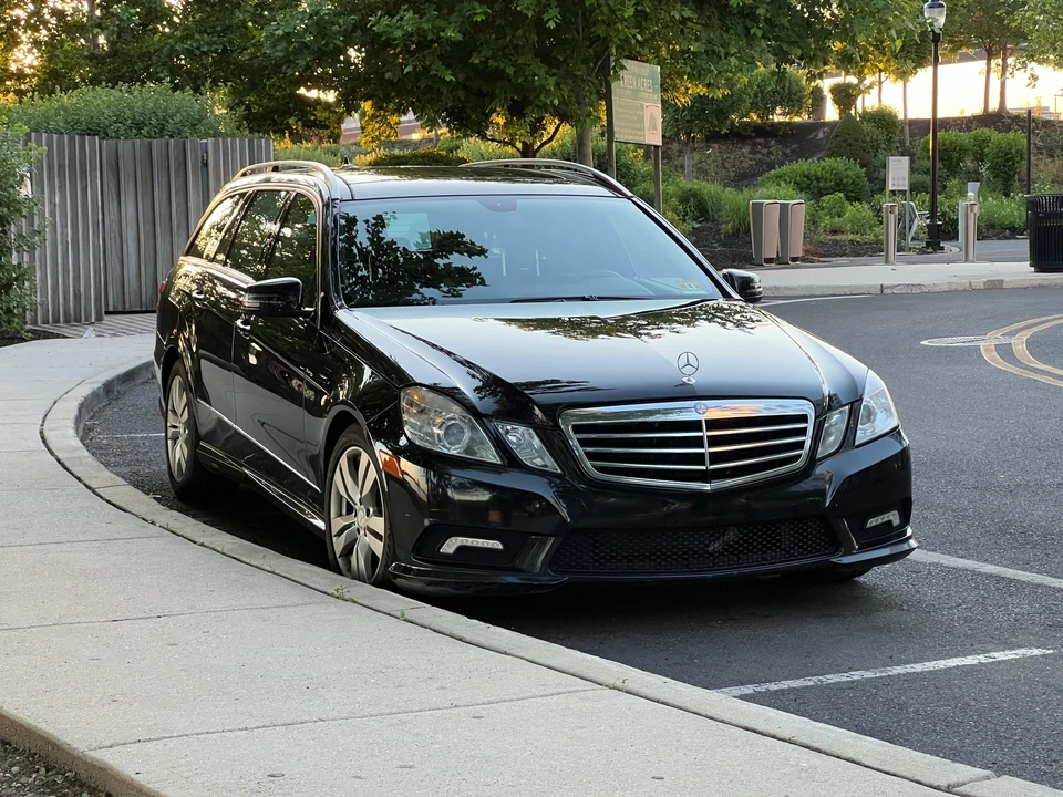 2011 Mercedes-Benz W212 E-Class - Image 15 of 31