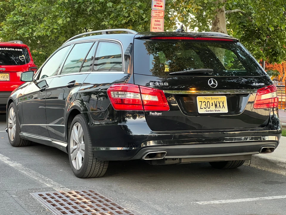 2011 Mercedes-Benz W212 E-Class - Image 8 of 31