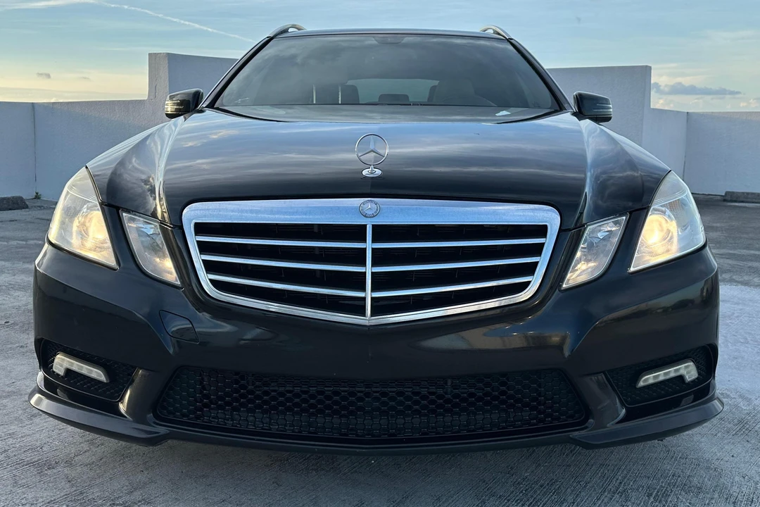 2011 Mercedes-Benz W212 E-Class - Image 2 of 31