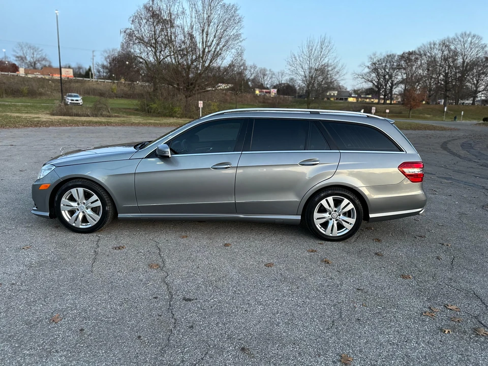 2011 Mercedes-Benz W212 E-Class - Image 11 of 31