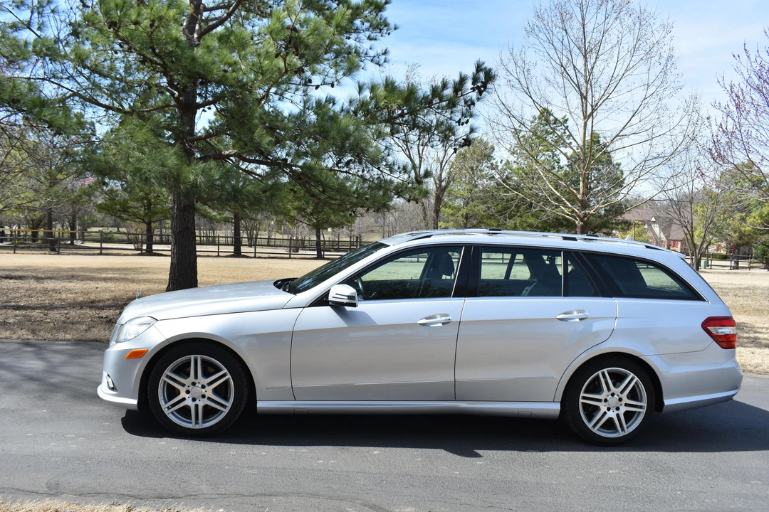 2011 Mercedes-Benz W212 E-Class - Image 11 of 31