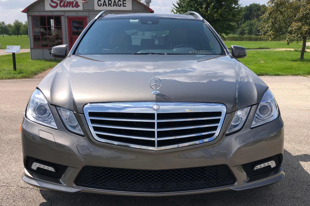 2011 Mercedes-Benz W212 E-Class - Image 2 of 31