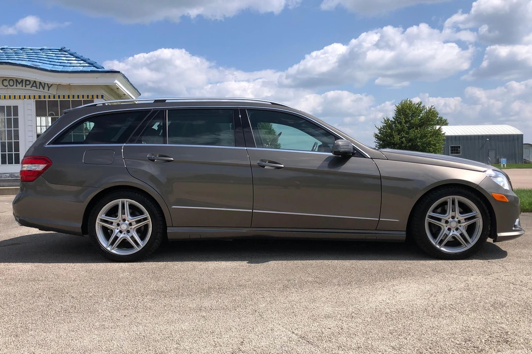 2011 Mercedes-Benz W212 E-Class - Image 3 of 31