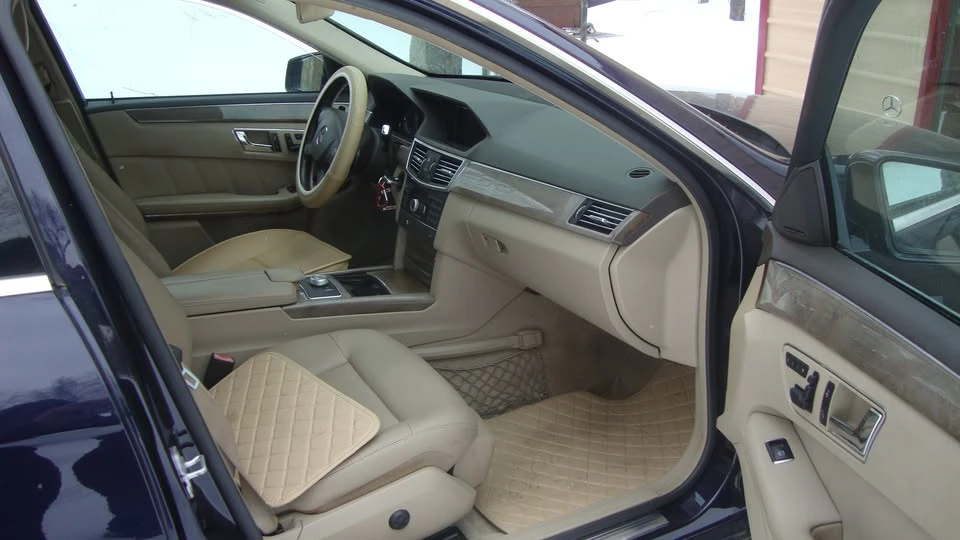 2011 Mercedes-Benz W212 E-Class - Image 2 of 8