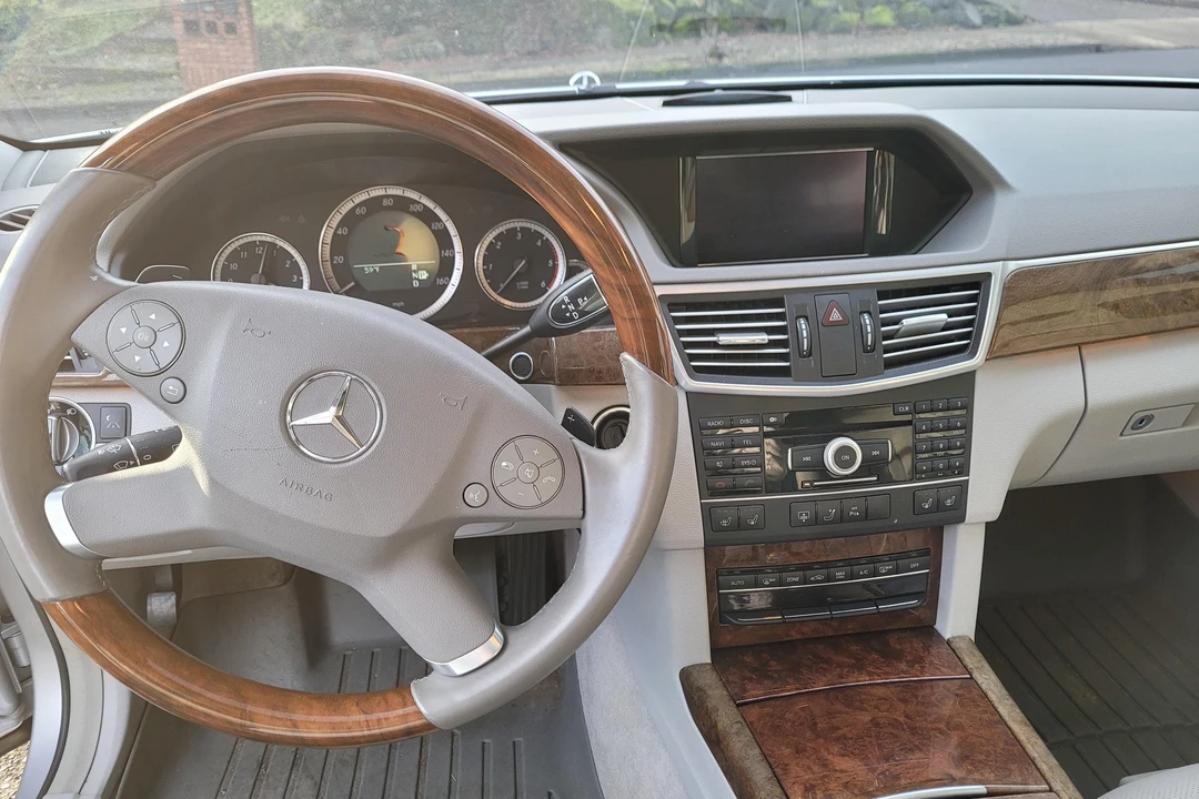 2011 Mercedes-Benz W212 E-Class - Image 18 of 31