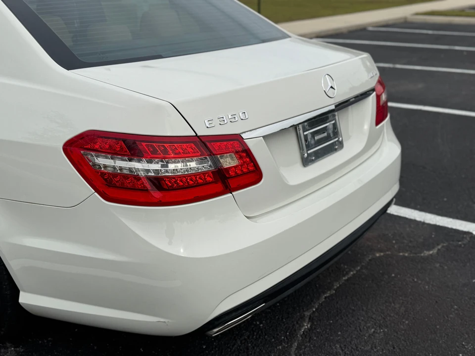 2011 Mercedes-Benz W212 E-Class - Image 26 of 31