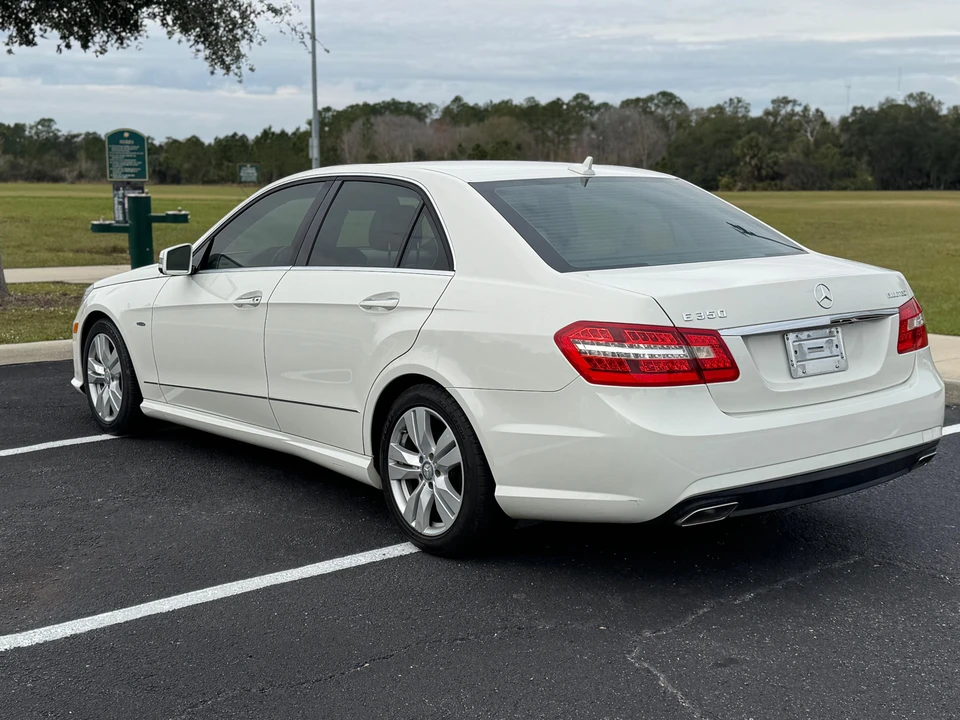 2011 Mercedes-Benz W212 E-Class - Image 10 of 31