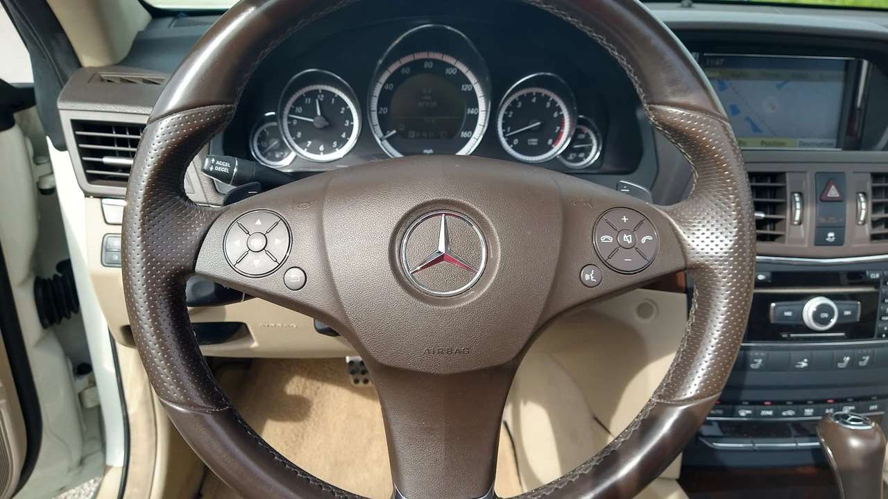 2011 Mercedes-Benz C207/A207 E-Class Coupe & Convertible - Image 9 of 30