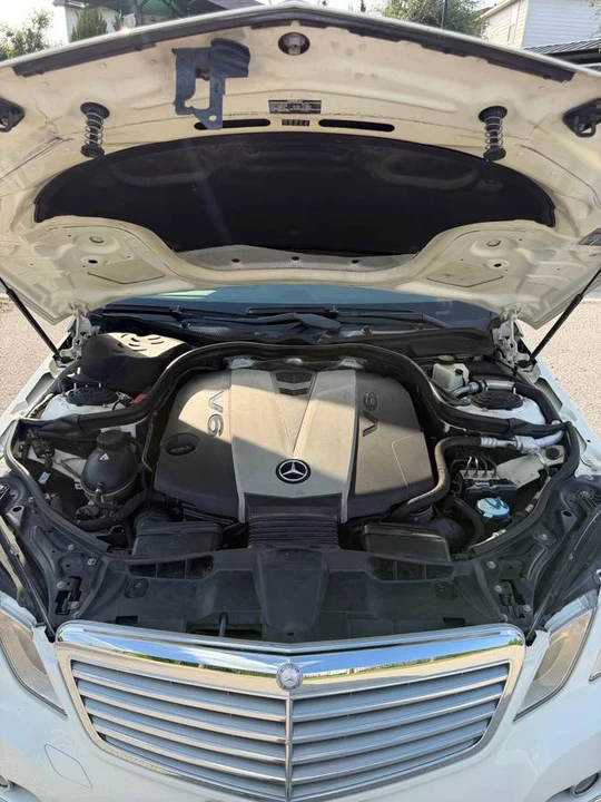 2011 Mercedes-Benz W212 E-Class - Image 13 of 17