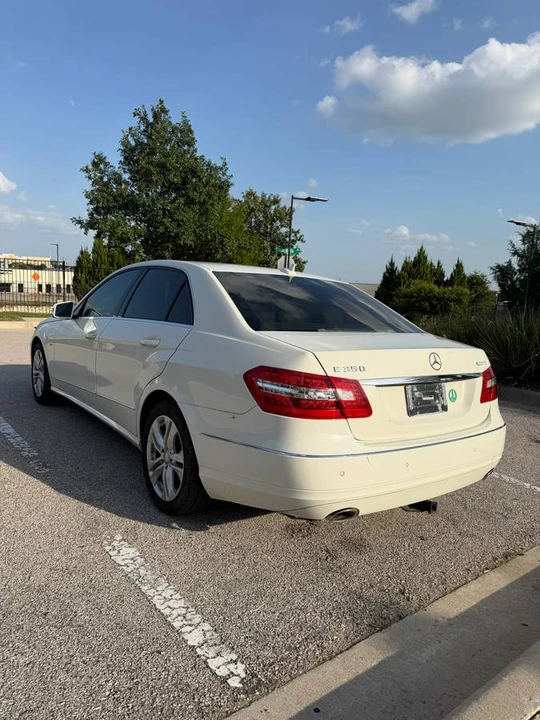 2011 Mercedes-Benz W212 E-Class - Image 2 of 17