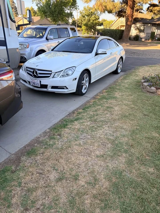 2011 Mercedes-Benz W212 E-Class - Image 2 of 2