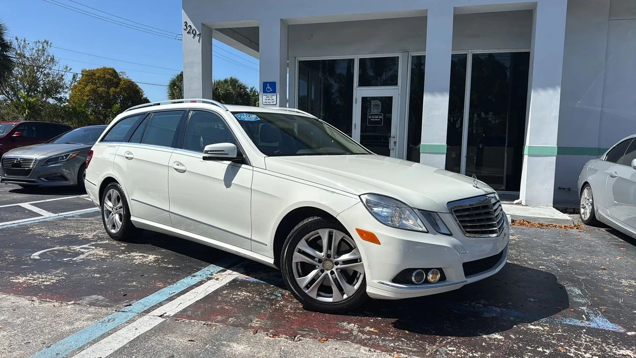 2011 Mercedes-Benz W212 E-Class - Image 2 of 21
