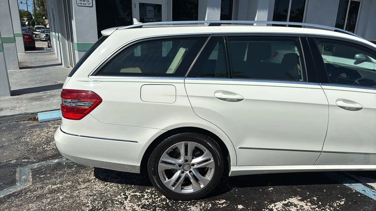 2011 Mercedes-Benz W212 E-Class - Image 14 of 21