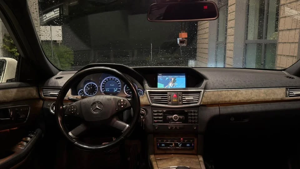 2011 Mercedes-Benz W212 E-Class - Image 11 of 14