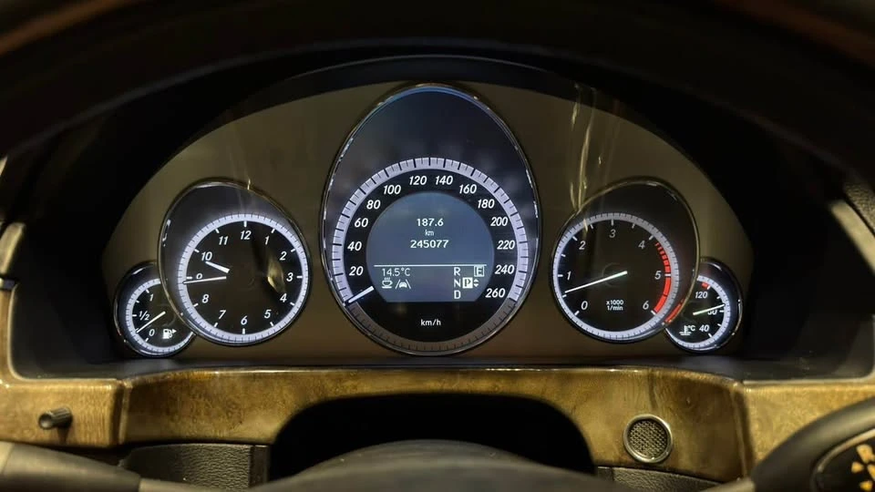 2011 Mercedes-Benz W212 E-Class - Image 9 of 14