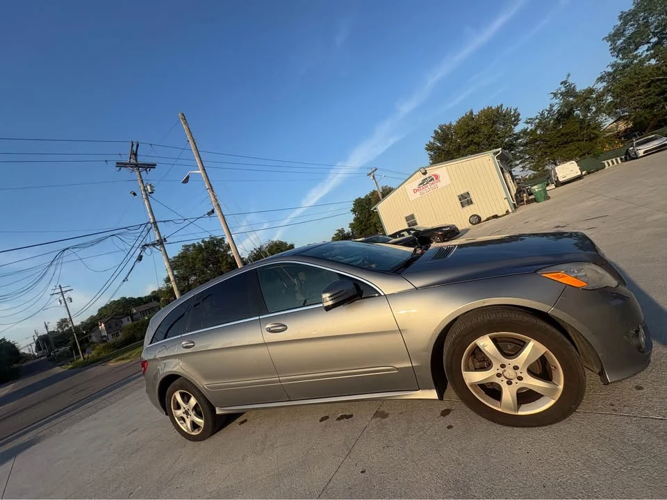 2011 Mercedes-Benz W251 R-Class - Image 2 of 20