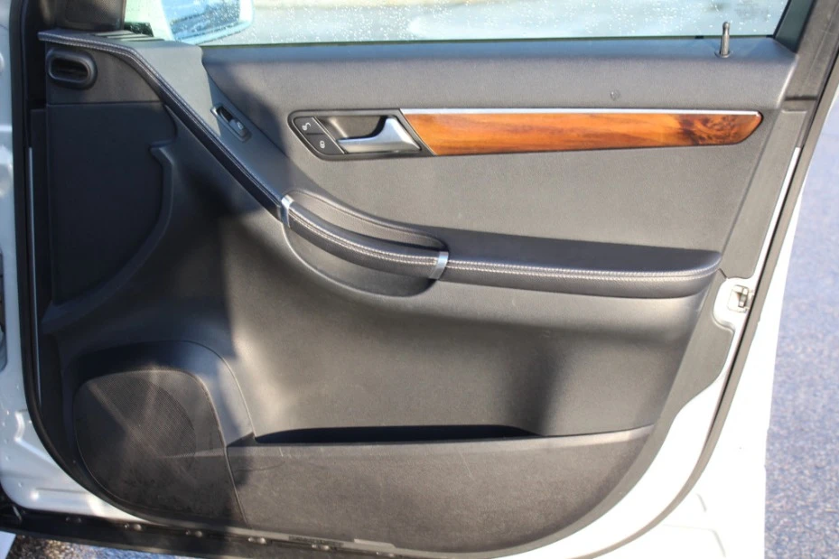 2011 Mercedes-Benz W251 R-Class - Image 8 of 15