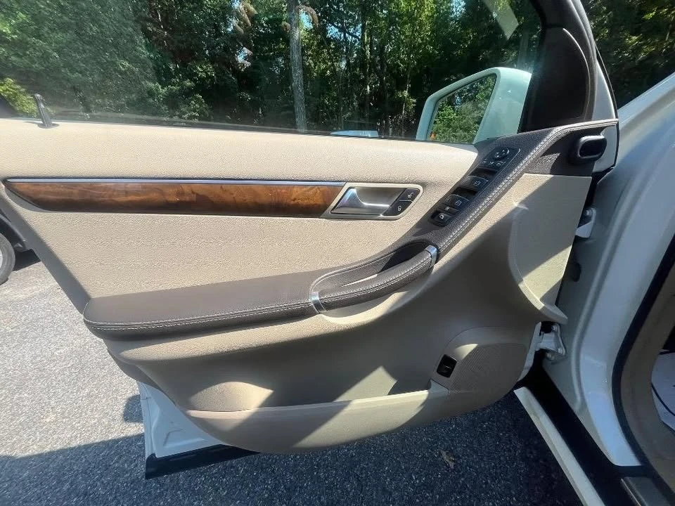 2011 Mercedes-Benz W251 R-Class - Image 15 of 20