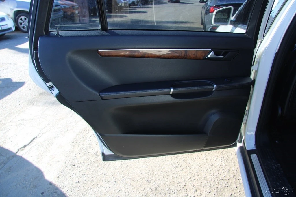 2011 Mercedes-Benz W251 R-Class - Image 18 of 21