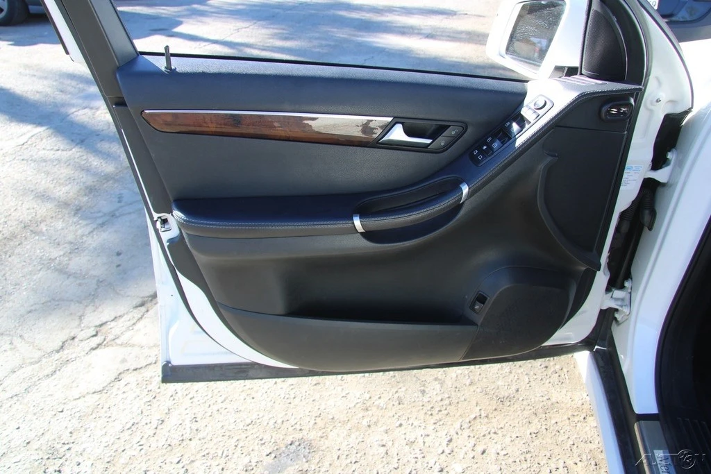 2011 Mercedes-Benz W251 R-Class - Image 11 of 21