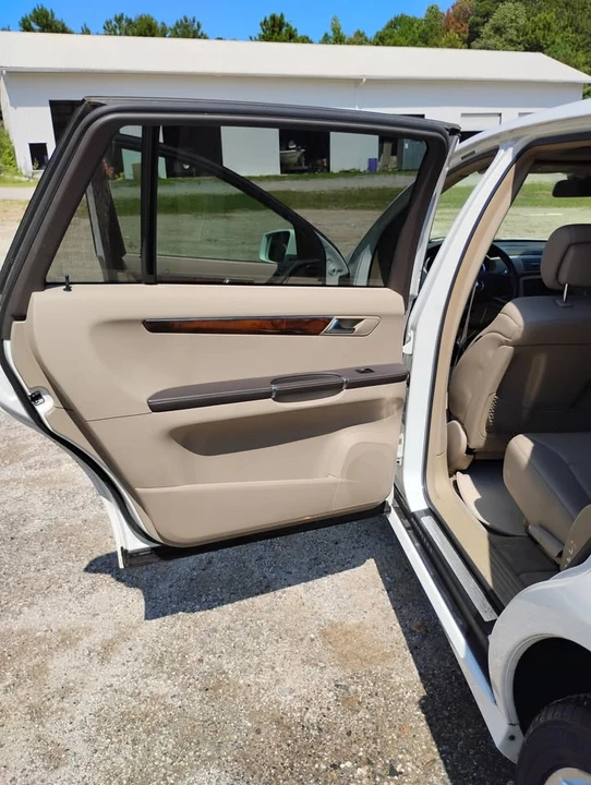 2011 Mercedes-Benz W251 R-Class - Image 7 of 11