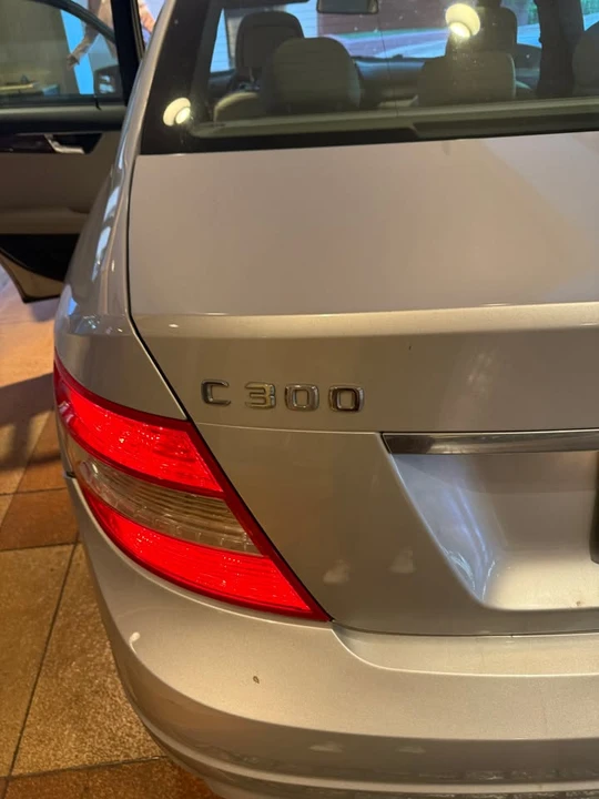 2011 Mercedes-Benz W204 C-Class - Image 11 of 12