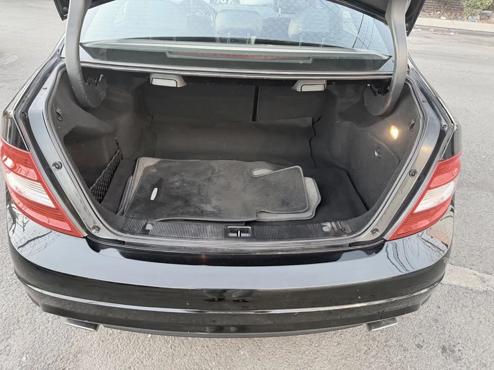 2011 Mercedes-Benz W204 C-Class - Image 16 of 17