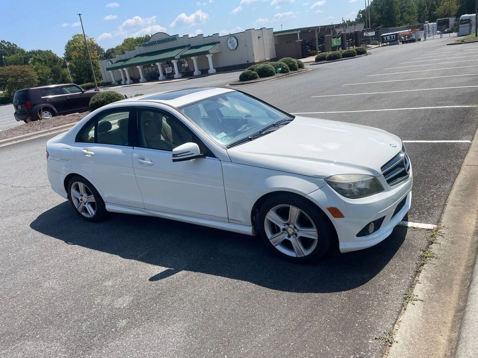 2011 Mercedes-Benz W204 C-Class - Image 2 of 16