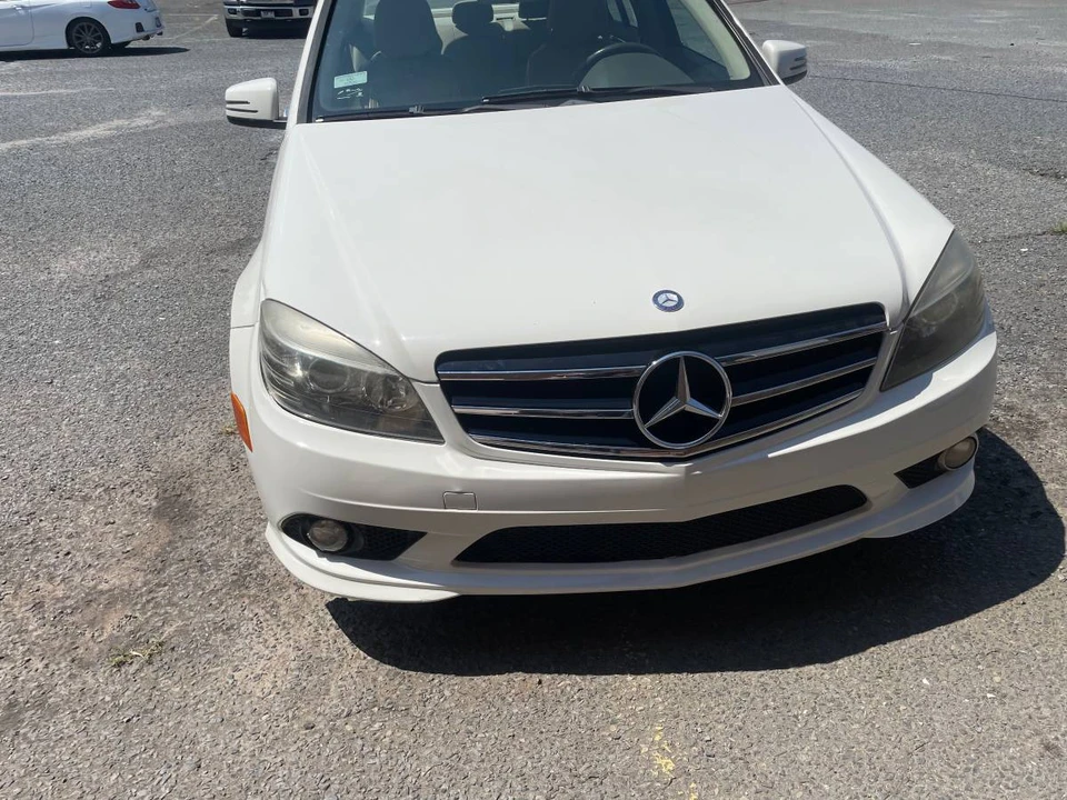 2011 Mercedes-Benz W204 C-Class - Image 10 of 16