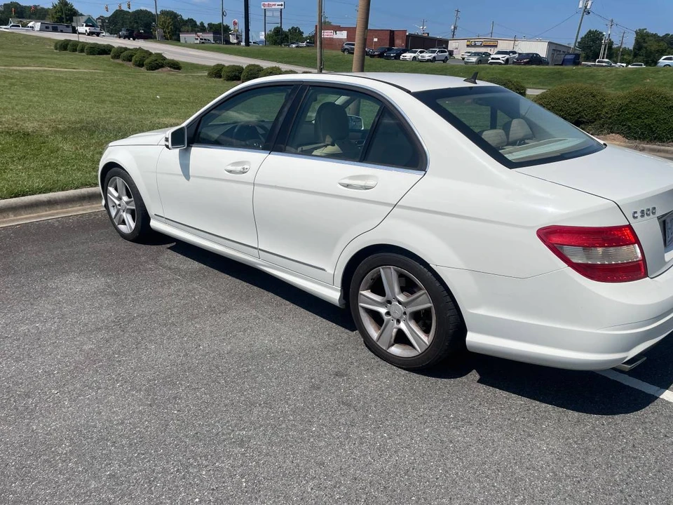 2011 Mercedes-Benz W204 C-Class - Image 15 of 16