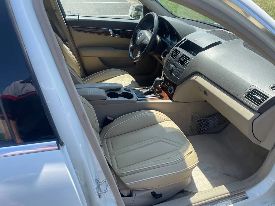 2011 Mercedes-Benz W204 C-Class - Image 7 of 16