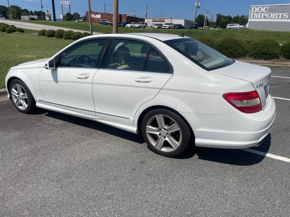 2011 Mercedes-Benz W204 C-Class - Image 9 of 16