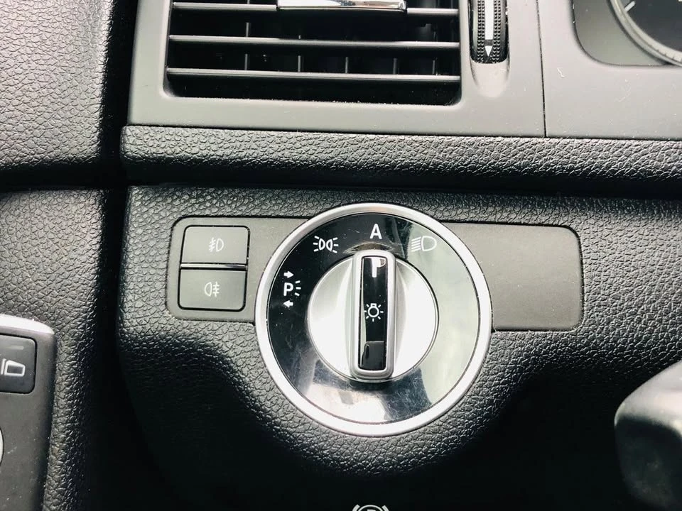 2011 Mercedes-Benz W204 C-Class - Image 17 of 19