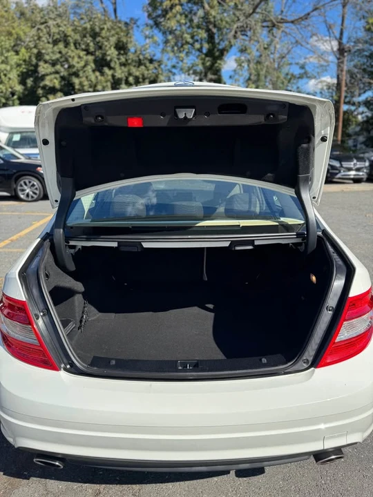 2011 Mercedes-Benz W204 C-Class - Image 5 of 17