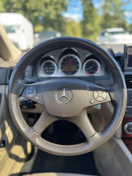 2011 Mercedes-Benz W204 C-Class - Image 7 of 17